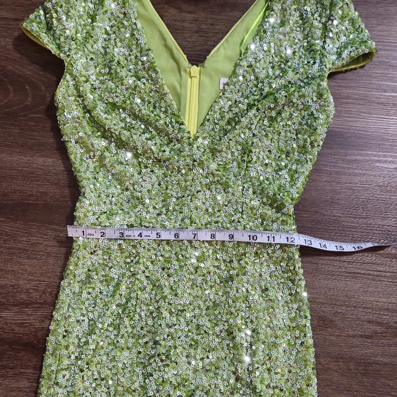 DRESS THE POPULATION Zoe V-Neck Green Sequin Bodycon Mini  Dress - Picture 8 of 15